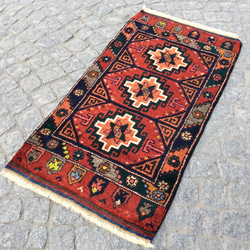 手織りトルコ絨毯 111x57cm アンティーク ラグ 1枚目の画像