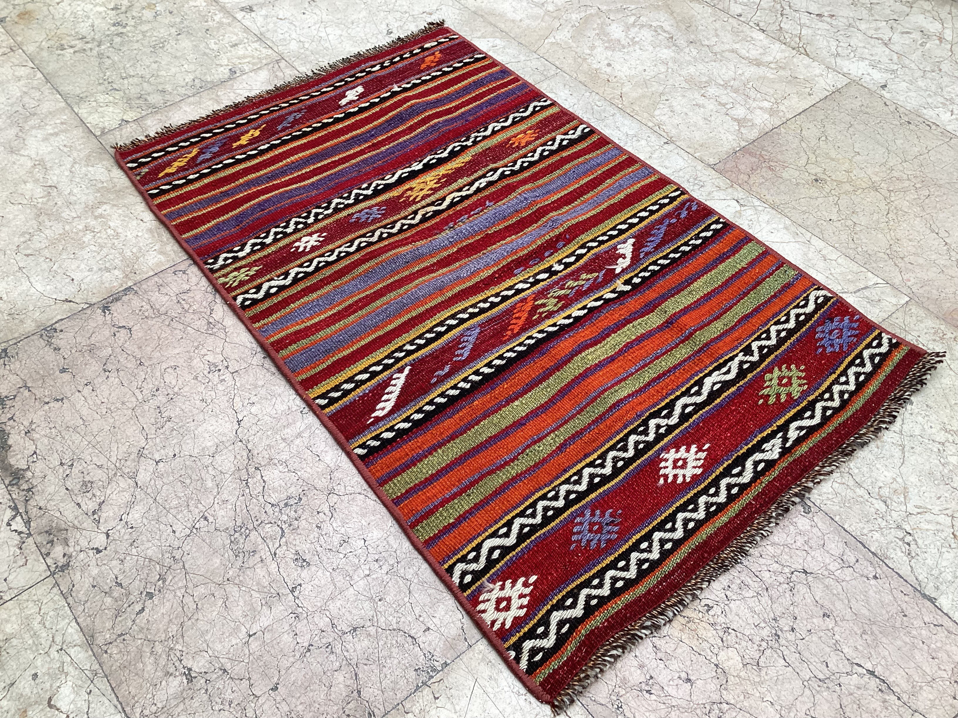 手織りキリムユニークデザインヴィンテージ ラグ118cmx191cm キリムユニークデザインヴィンテージ ラグ118cmx191cm手織りキリム