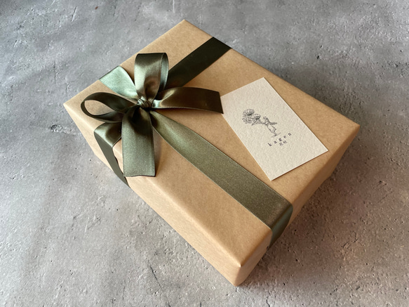 【名入れ可能/結婚祝い】エルビエフォトフレームホワイト/両親贈答品/結婚誓約書／両親感謝状 人気・おすすめ｜使いやすい・旅行におすすめ 品質保証 全国発送