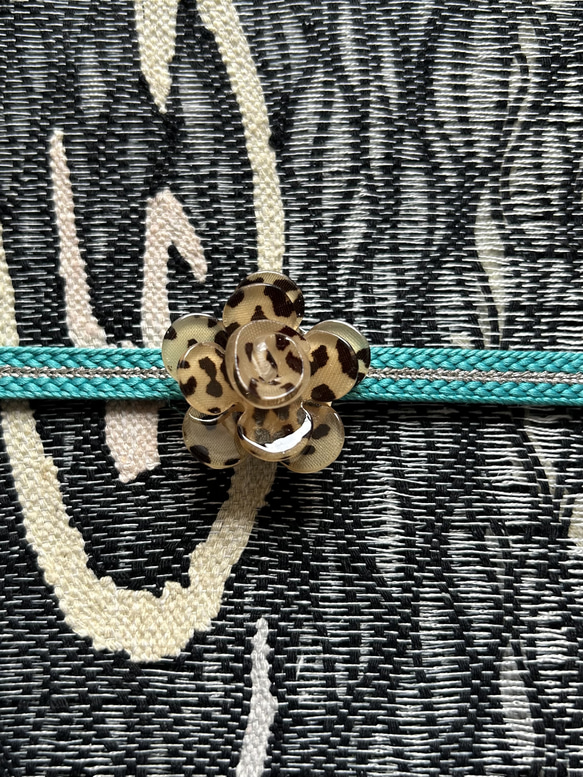 小粋なレオパード柄のお花の帯留め「フラワー・サヴァナ」 9枚目の画像