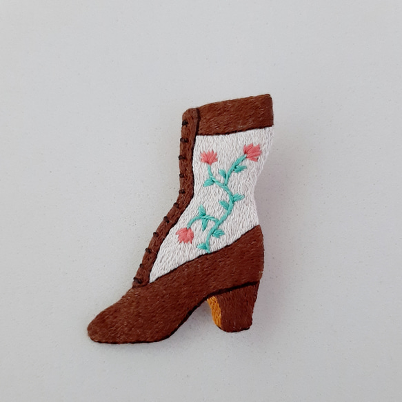 [picture book] 刺繍ブローチ (lace-up boots) 2枚目の画像