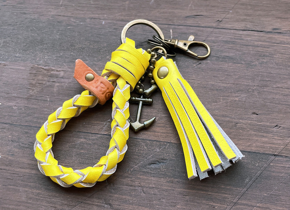 アニヤハンドマーチ　黄色タッセル付きレザーキーホルダー アニヤハンドマーチ 黄色タッセル付きレザーキーホルダー アニヤ