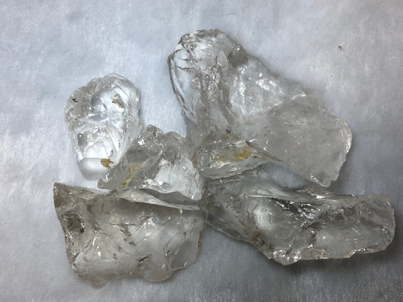アーカンソー州産ラフロック水晶ライトスモーキー 100g ② 8枚目の画像