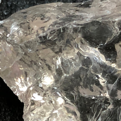 アーカンソー州産ラフロック水晶ライトスモーキー 100g ② 3枚目の画像