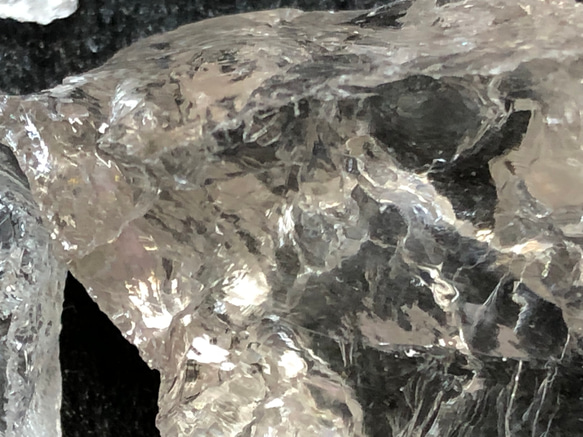アーカンソー州産ラフロック水晶ライトスモーキー 100g ② 3枚目の画像