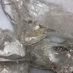 アーカンソー州産ラフロック水晶ライトスモーキー 100g ② 10枚目の画像