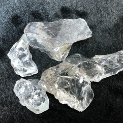アーカンソー州産ラフロック水晶ライトスモーキー 100g ② 1枚目の画像