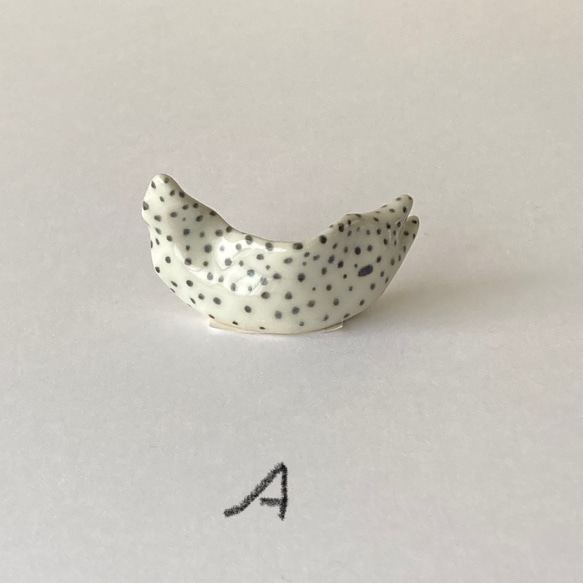 陶器：箸置き：魚　ニセゴイシウツボ（うねうねタイプ）A 2枚目の画像