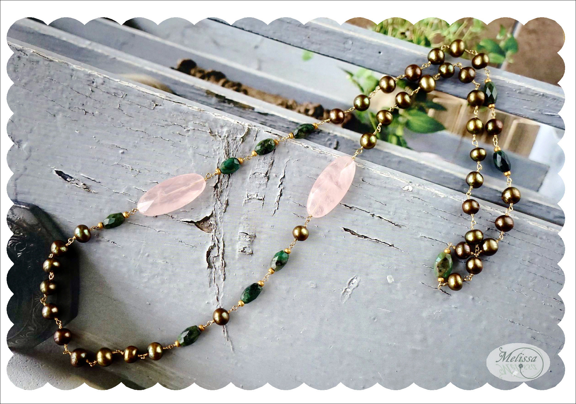 淡水パールとエメラルドのロングワイヤーネックレス