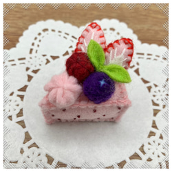 フェルトケーキ♡おままごと♪小さなベリーストロベリーケーキ 5枚目の画像
