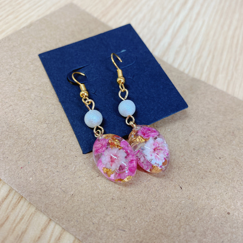 ピアス⁑ 雫 しずく ドロップ かすみ草 ドライフラワー パール レジン 