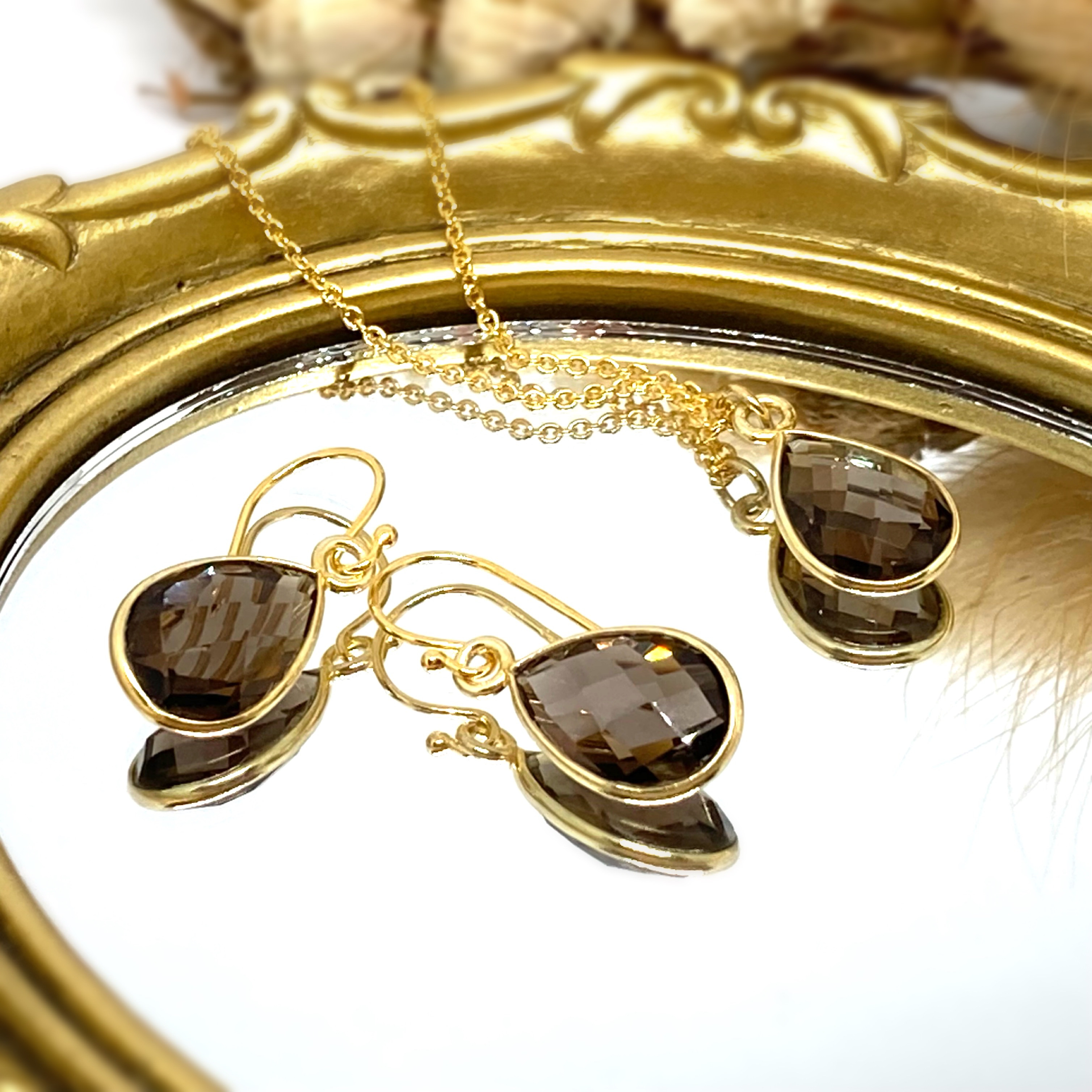 ☆daisy☆様専用❣️ カラー ヒスイ カービング 赤 14kgfピアス アクセサリー