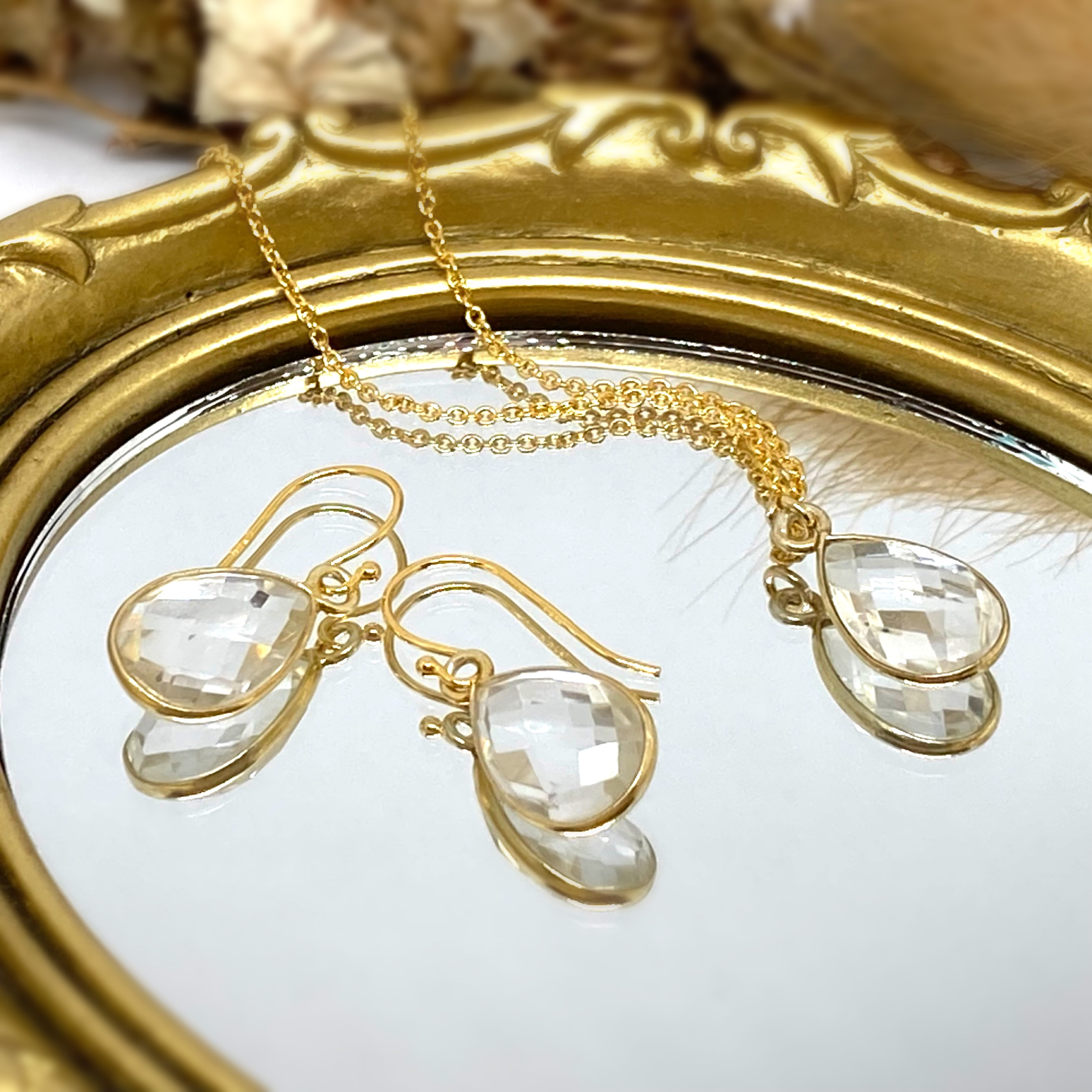 【天然石】宝石質クリスタルのネックレスとピアス(イヤリング変更可)のセット 4,956円