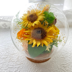 元気がでるプリザーブドフラワーイエロー向日葵に幸せの四葉のクローバー ガラスドームアレンジ 母の日ギフト インテリア 3枚目の画像