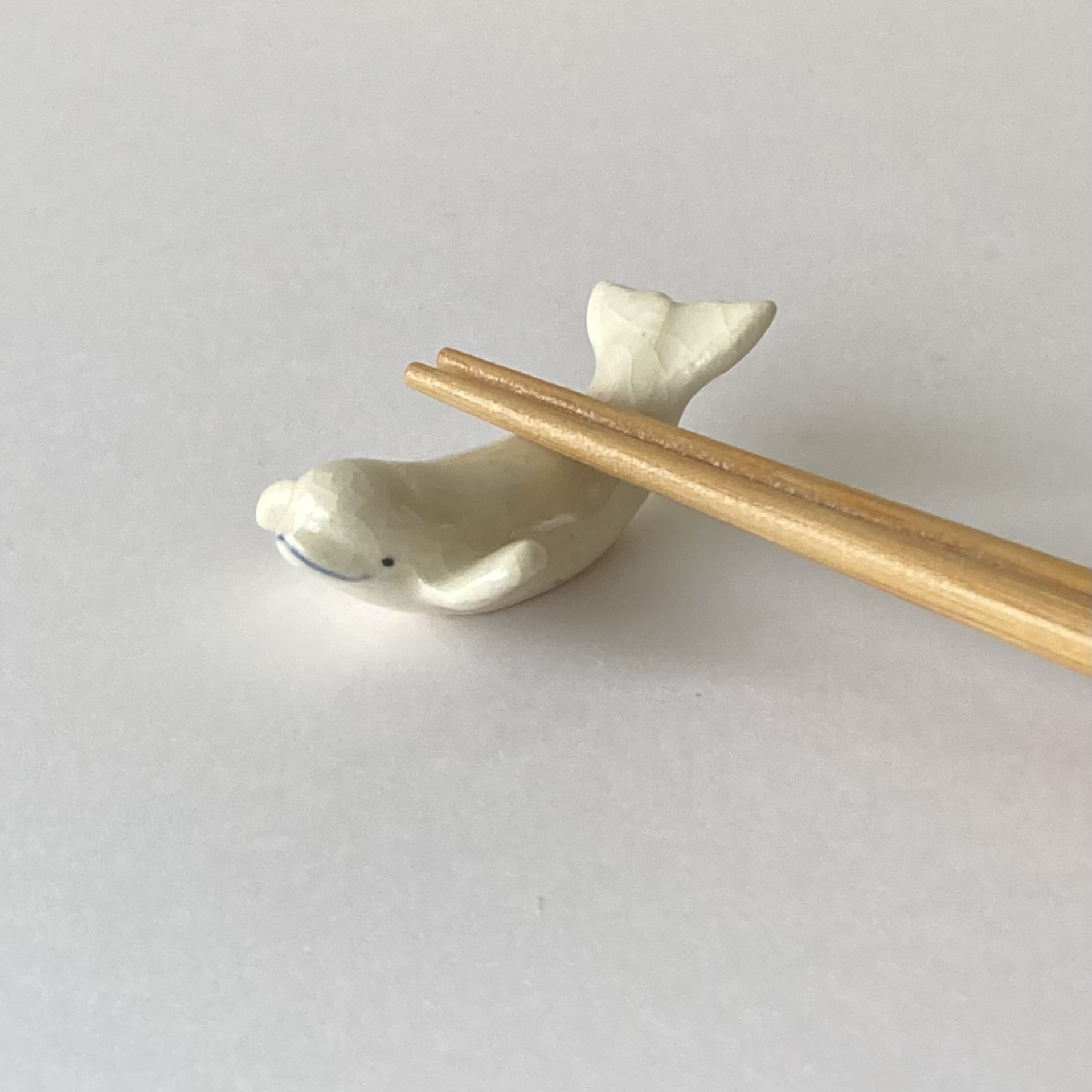 白い陶器のシロイルカの置物 白い陶器のシロイルカの置物 白い陶器のシロイルカの置物 - メルカリ