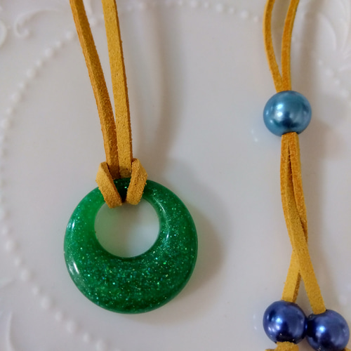 1072】レジンマトリカリアネックレスペンダントハンドメイド