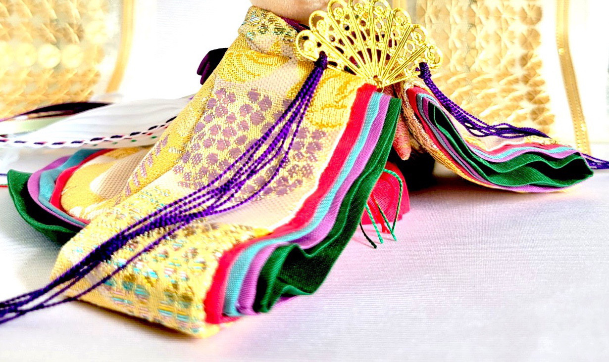 614 おひな様 小さな着せ替えお着物〈お姫様〉十二単 蜂蜜色地に紫陽花と藤に流水文様濃色かさね【新襟仕様】