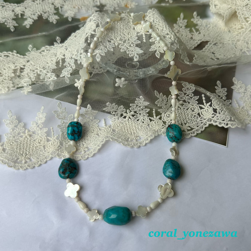 ターコイズをポイントに、珊瑚と蝶貝のオリジナルネックレス R50715Y4