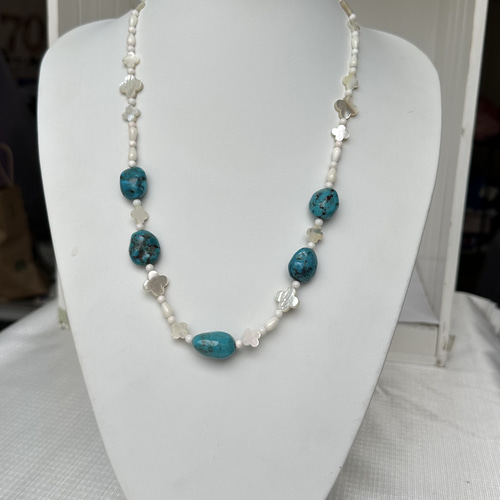 ターコイズをポイントに、珊瑚と蝶貝のオリジナルネックレス R50715Y4