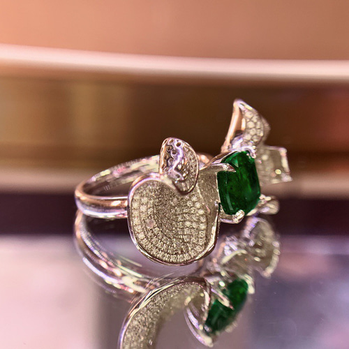 天然エメラルド指輪【宝石鑑別書付き】