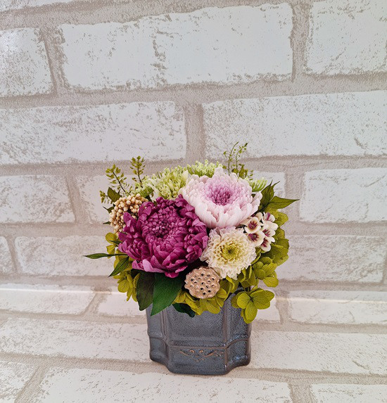 輪菊の仏花アレンジ～沙羅～