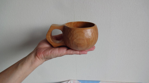 　ミズメ桜の一木彫りコーヒーカップ. 2枚目の画像
