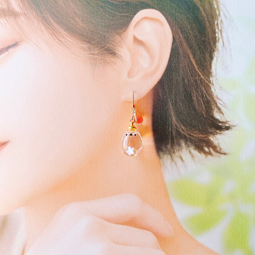 片耳用】シマエナガのガラスドーム ピアス イヤリング ハーバリウム 春