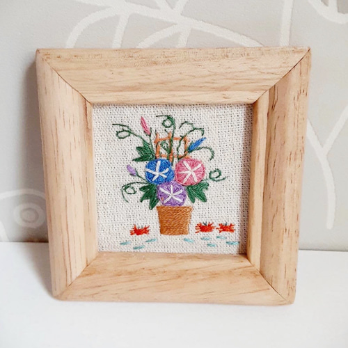 刺繍額装 刺繍絵画 青ステッチ花飾り 花鳥 蝶 壁掛け 作家作品