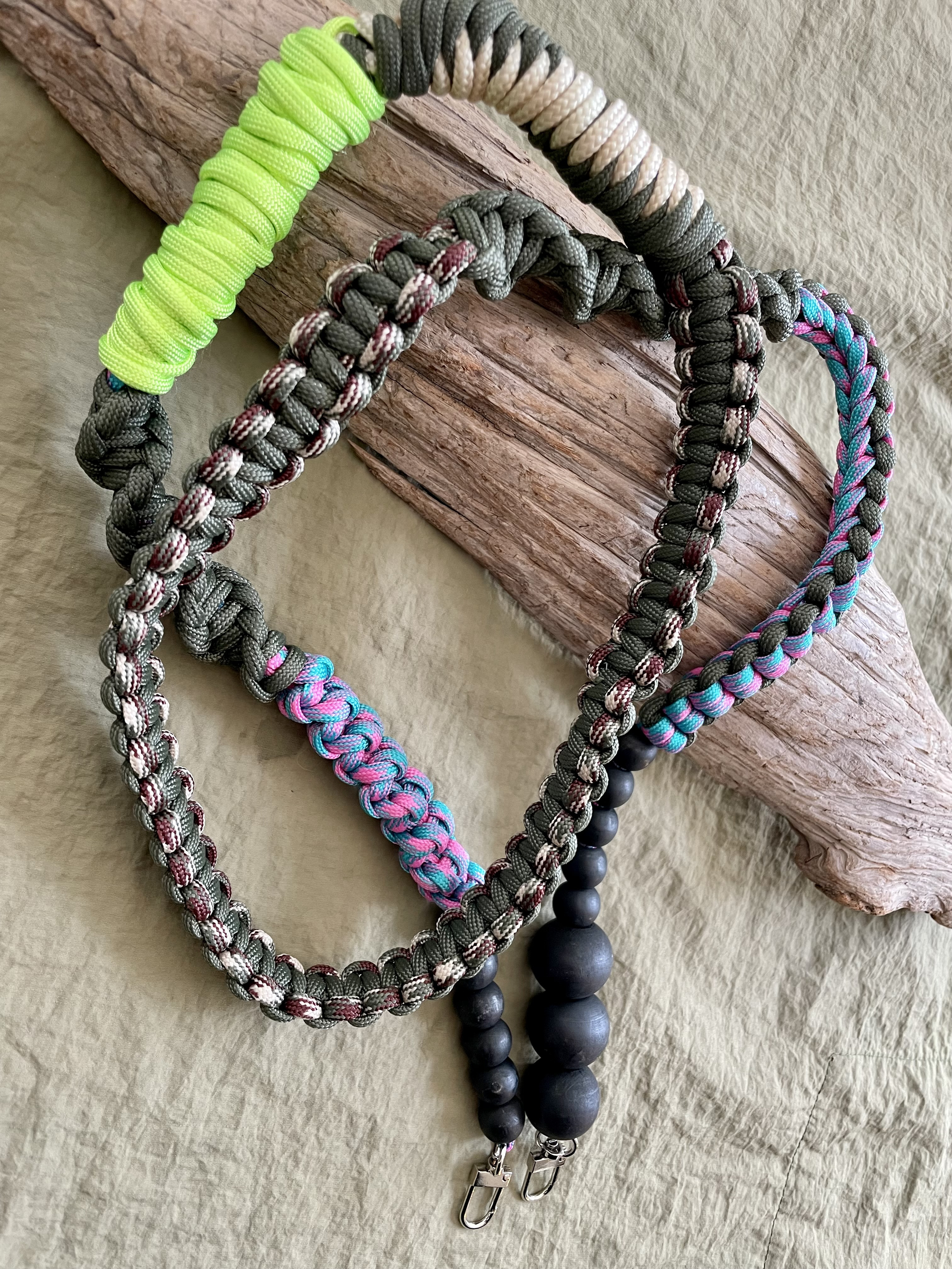 Wood ballとパラコードのストラップ　khaki×turquoise blackball