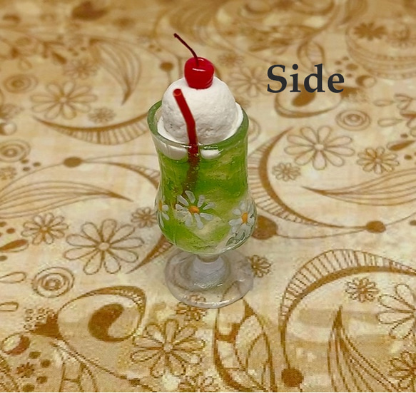 レトロなグラスのクリームソーダ　ミニチュア 4枚目の画像