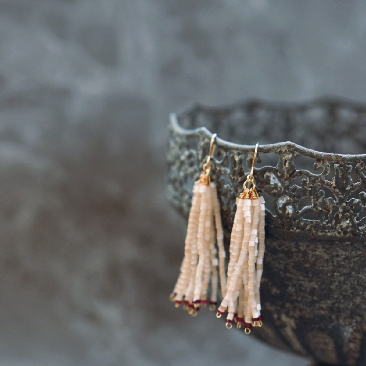 ビーズとルビーのタッセルピアス