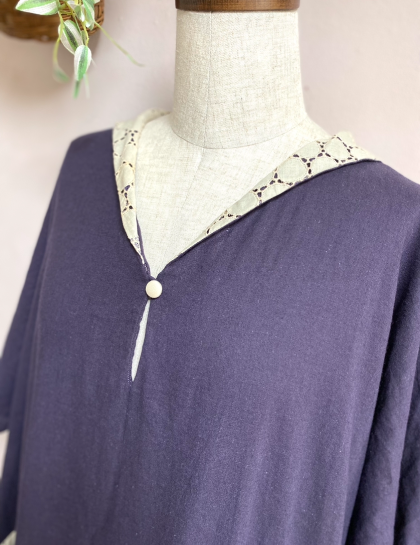 《大きいサイズ》　レースカラーとコットンリネンのゆったりワンピース　Ｌ•ＬＬ•１３号対応ワンサイズ  パープル