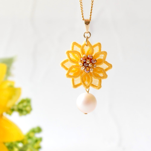ひまわりネックレス (受注生産/オーガンジー刺繍/フラワー/花/夏 ひまわりネックレス (受注生産/オーガンジー刺繍/フラワー/花/夏