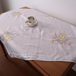 ドイツの手仕事/淡いパステルカラーのお花を束ねたブーケの手刺繍 テーブルクロス (ヴィンテージ リメイク生地 手芸素材) 7枚目の画像