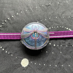 チェコガラスボタンの神秘的な青紫色のトンボの帯留め「ビクトリー」 6枚目の画像
