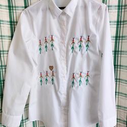 微笑む植物に似た虫のシャツ コットン 長袖 刺繍 シャツ 白シャツ ブラウス ホワイト 可愛い カワイイ かわいい 11枚目の画像