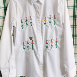 微笑む植物に似た虫のシャツ コットン 長袖 刺繍 シャツ 白シャツ ブラウス ホワイト 可愛い カワイイ かわいい 14枚目の画像
