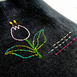 【刺繍】かわいいチューリップ　トートバッグ　手提げ　デニム　Sサイズ 2枚目の画像