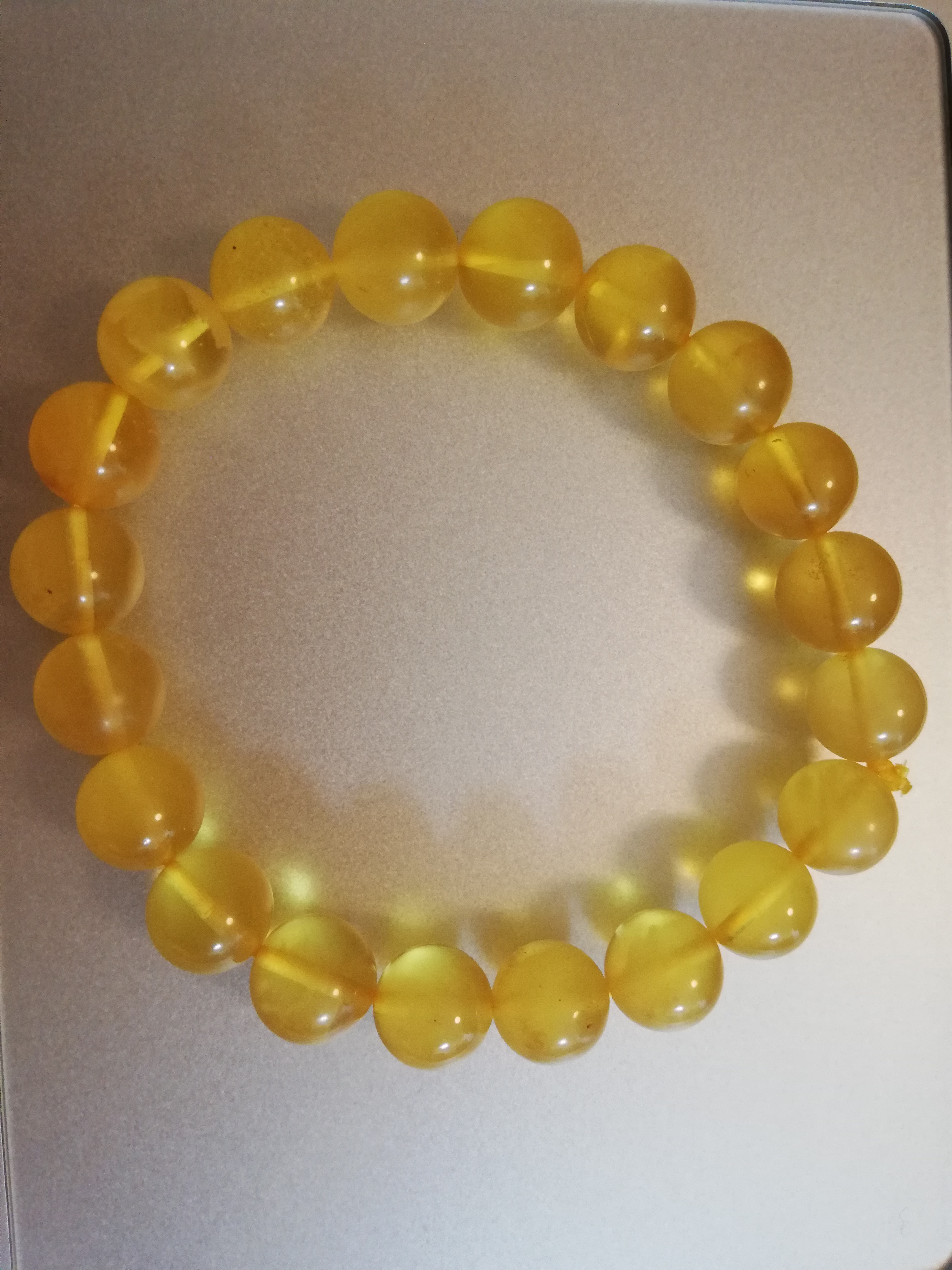 天然蜜蝋琥珀　8.5~9mm　ブレスレット