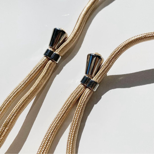 一気に写真映え／一度見たら虜になる！インド刺繍リボンのスマホケース