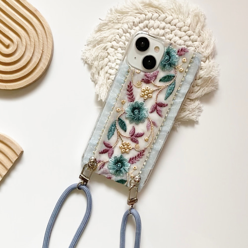 一気に写真映え／一度見たら虜になる！インド刺繍リボンのスマホケース