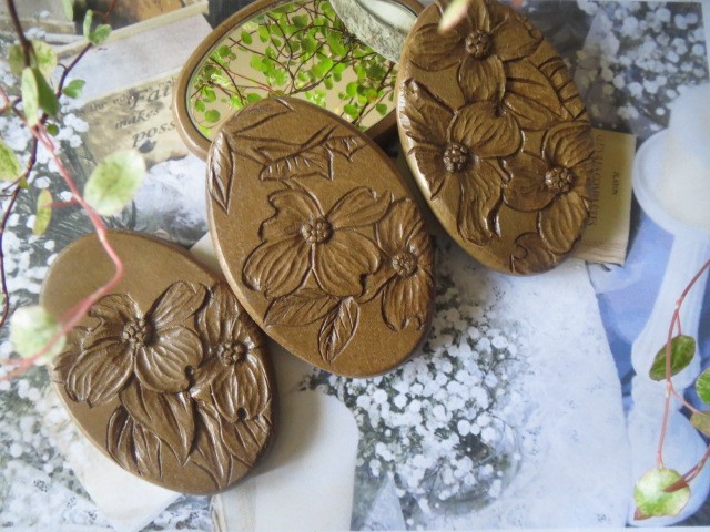 木彫り　トレイ　花柄　彫刻　ハナミズキ