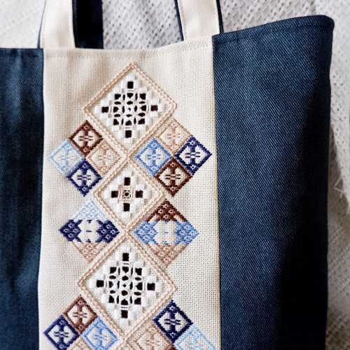 和洋刺繍のトートバッグ＊Mサイズ＊和風＊青デニム