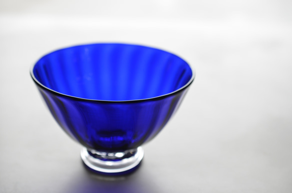 瑠璃色高台鉢(小) 1枚目の画像