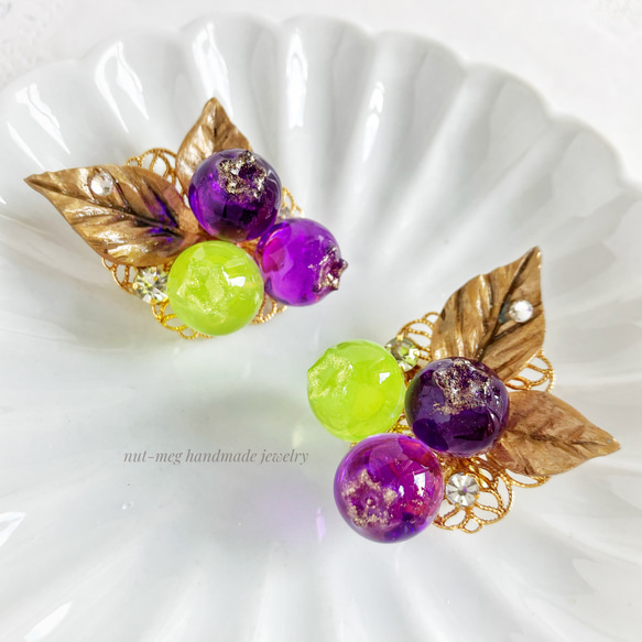 「ブルーベリーが色づくまで」ブローチ(３粒)(blueberry brooch/フェイクフード/フルーツ/レジン) 5枚目の画像