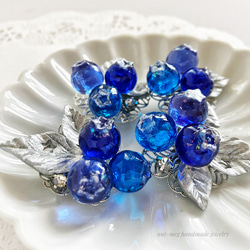 夜空色ブルーベリーブローチ(blueberry brooch/フェイクフード/フェイクスイーツ) 5枚目の画像