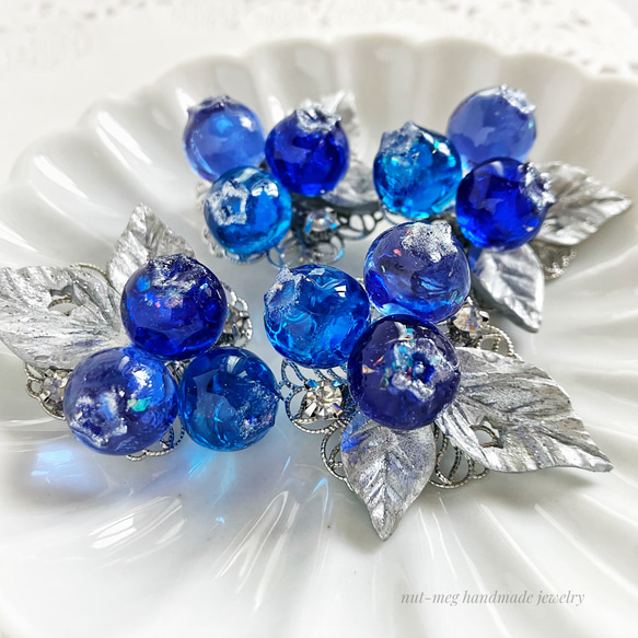 夜空色ブルーベリーブローチ(blueberry brooch/フェイクフード/フェイクスイーツ) 3枚目の画像