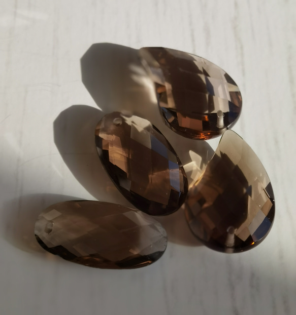 天然石4A 澄んだ茶色☆スモーキークォーツ☆ペンダント☆14㎜ 　穴あり 2枚目の画像