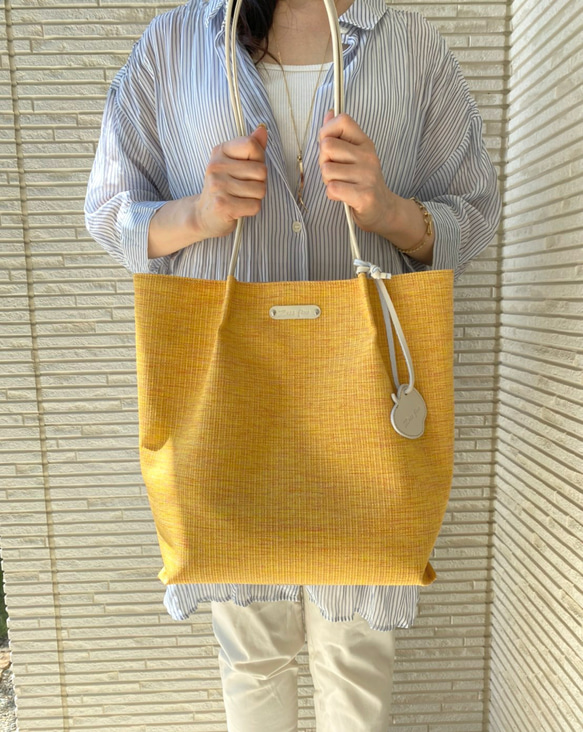 新作日本製　本革に 型崩れしにくい加工とはっ水効果のある生地スイジン仕様のショルダーバッグ「TOBE=トーブ」 5枚目の画像