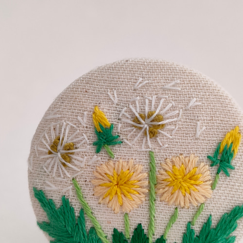 たんぽぽの花とふわふわ綿毛の刺繍ブローチor刺繍ヘアゴム ブローチ